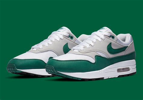 green nike air max